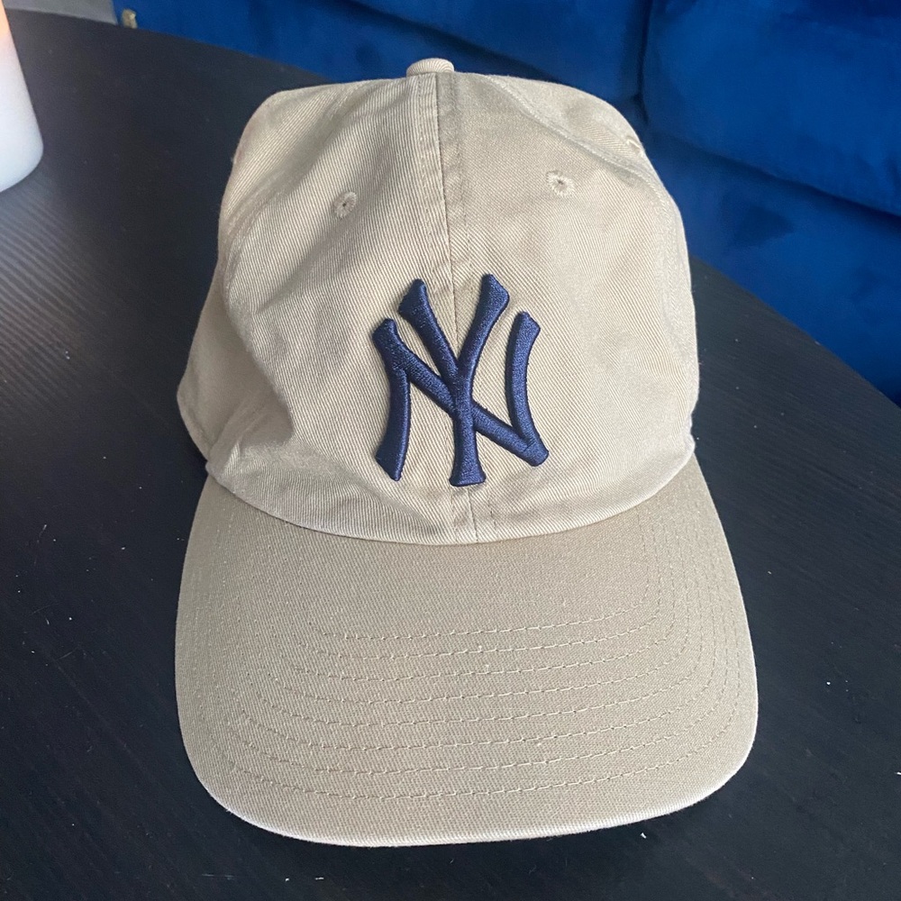 Beige Yankees hat
